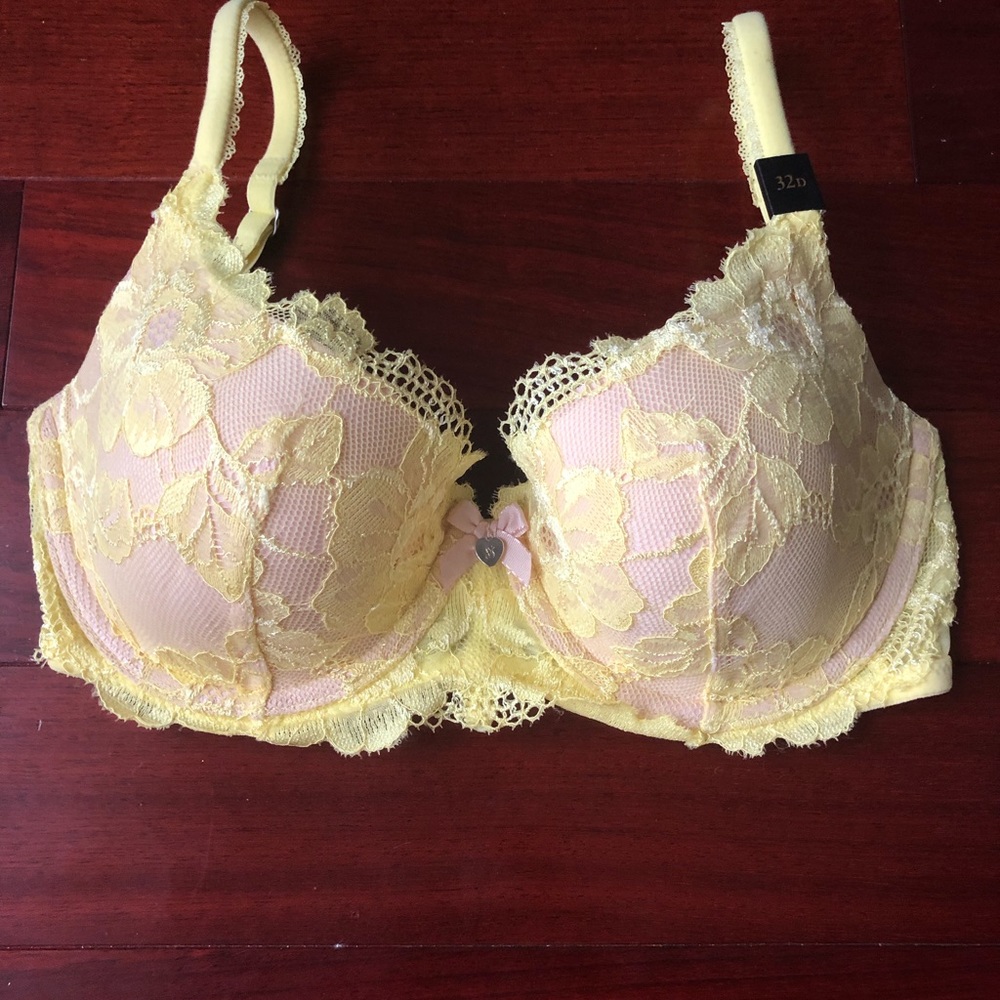 NWT Victoria’s Secret Body by Victoria Bra! 💋